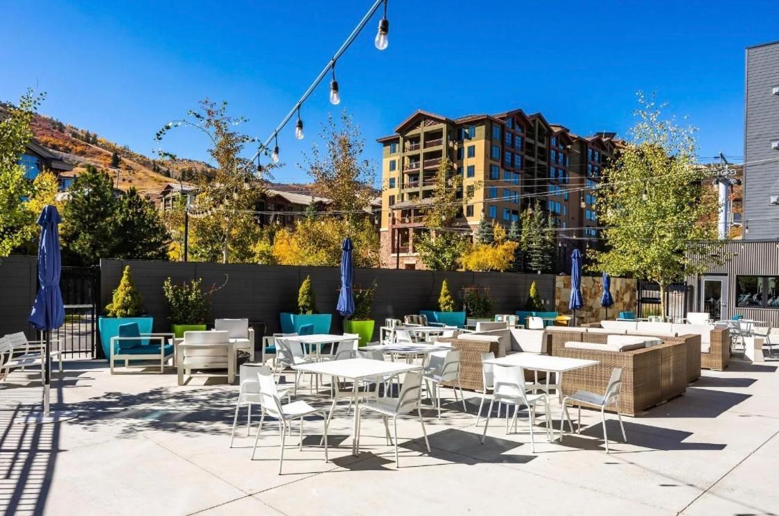 Slope Side Studio In The Heart Of Canyons Village With Heated Pool & Hot Tub! Парк-Сити Экстерьер фото
