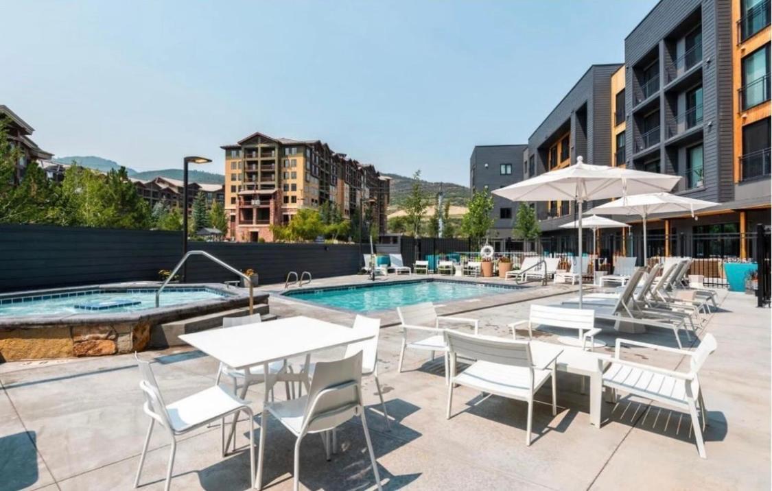 Slope Side Studio In The Heart Of Canyons Village With Heated Pool & Hot Tub! Парк-Сити Экстерьер фото