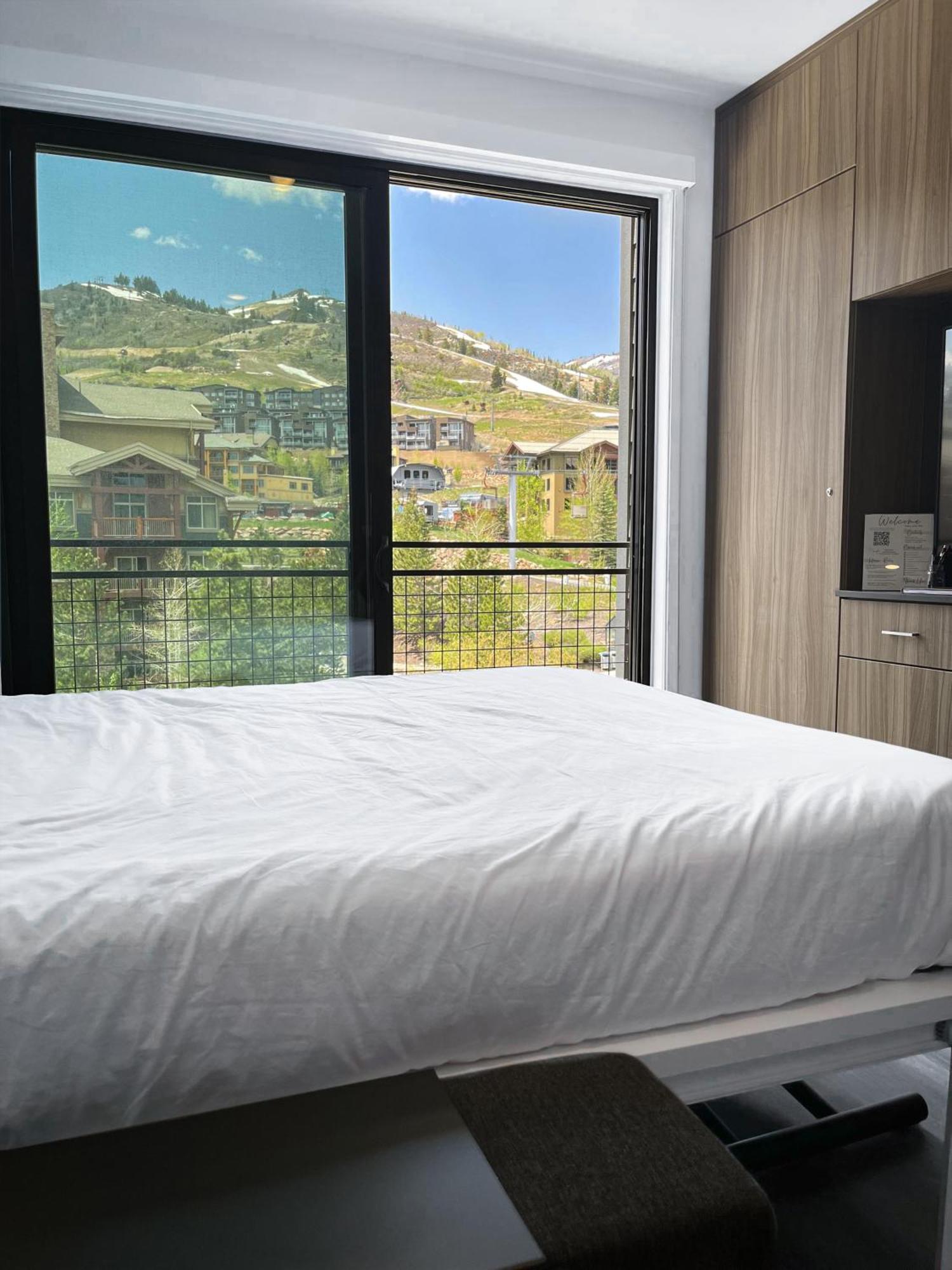 Slope Side Studio In The Heart Of Canyons Village With Heated Pool & Hot Tub! Парк-Сити Экстерьер фото