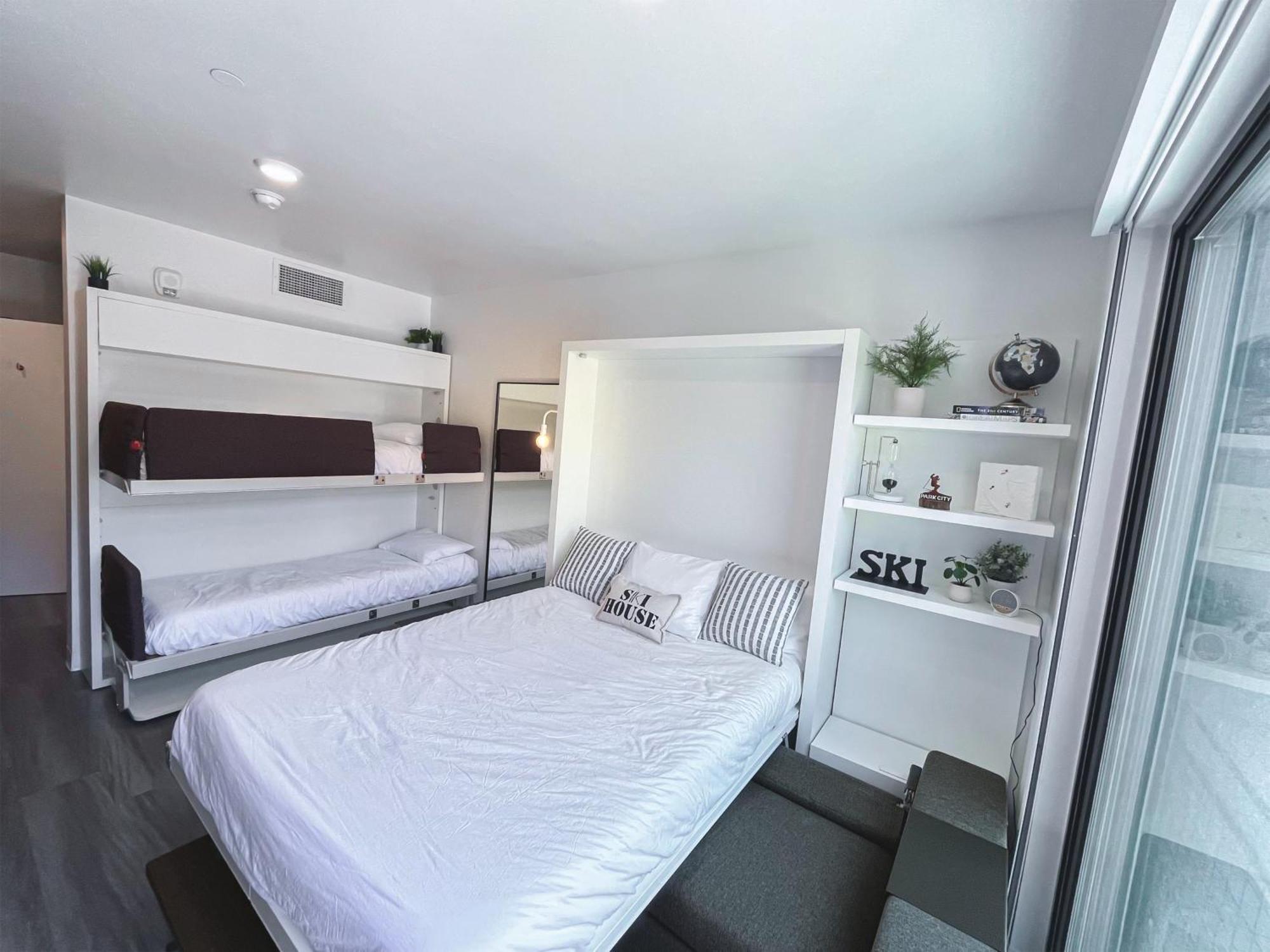 Slope Side Studio In The Heart Of Canyons Village With Heated Pool & Hot Tub! Парк-Сити Экстерьер фото