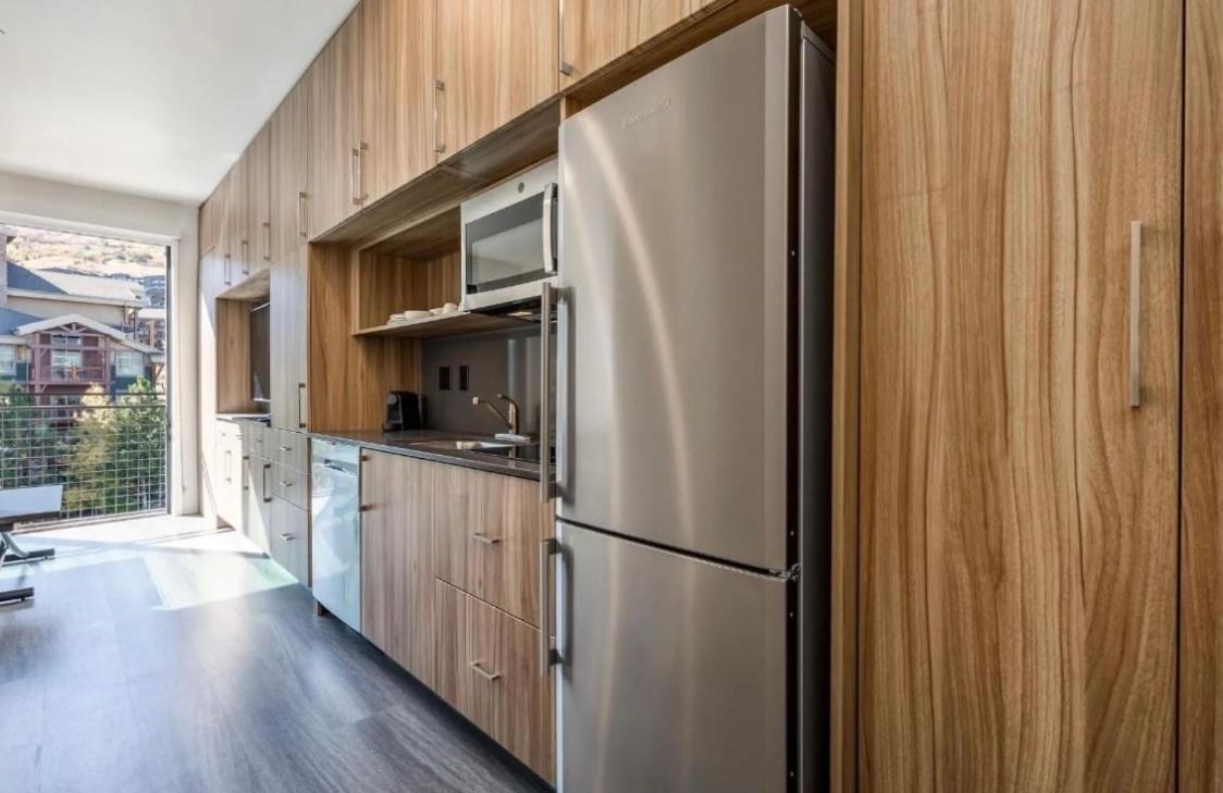 Slope Side Studio In The Heart Of Canyons Village With Heated Pool & Hot Tub! Парк-Сити Экстерьер фото